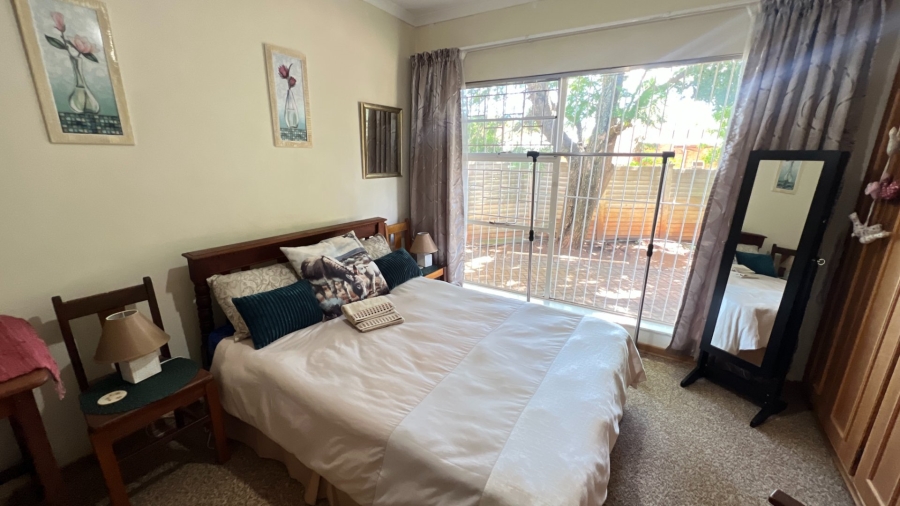 5 Bedroom Property for Sale in Langenhovenpark Free State